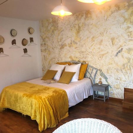 Grande Chambre Familiale Jaune Tout Bonnement Bien Putot-en-Auge Bagian luar foto