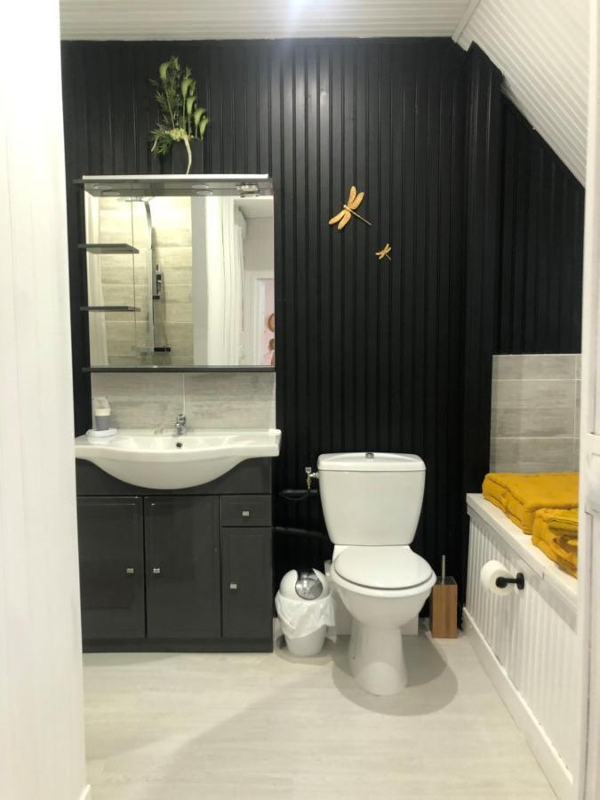 Grande Chambre Familiale Jaune Tout Bonnement Bien Putot-en-Auge Bagian luar foto
