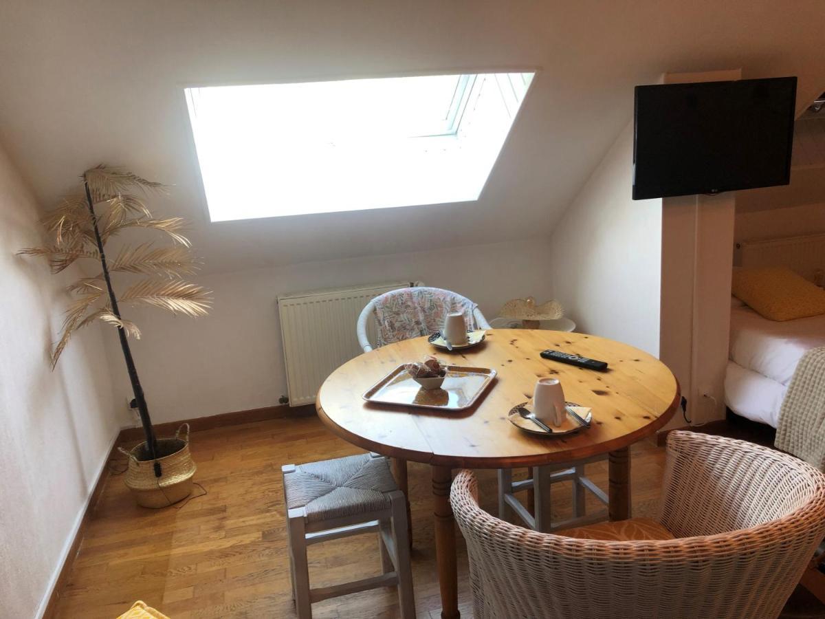 Grande Chambre Familiale Jaune Tout Bonnement Bien Putot-en-Auge Bagian luar foto