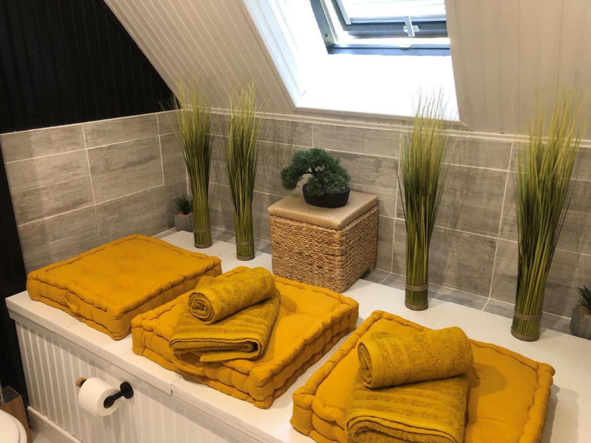 Grande Chambre Familiale Jaune Tout Bonnement Bien Putot-en-Auge Bagian luar foto