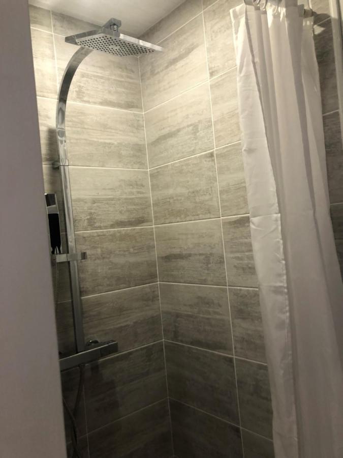 Grande Chambre Familiale Jaune Tout Bonnement Bien Putot-en-Auge Bagian luar foto