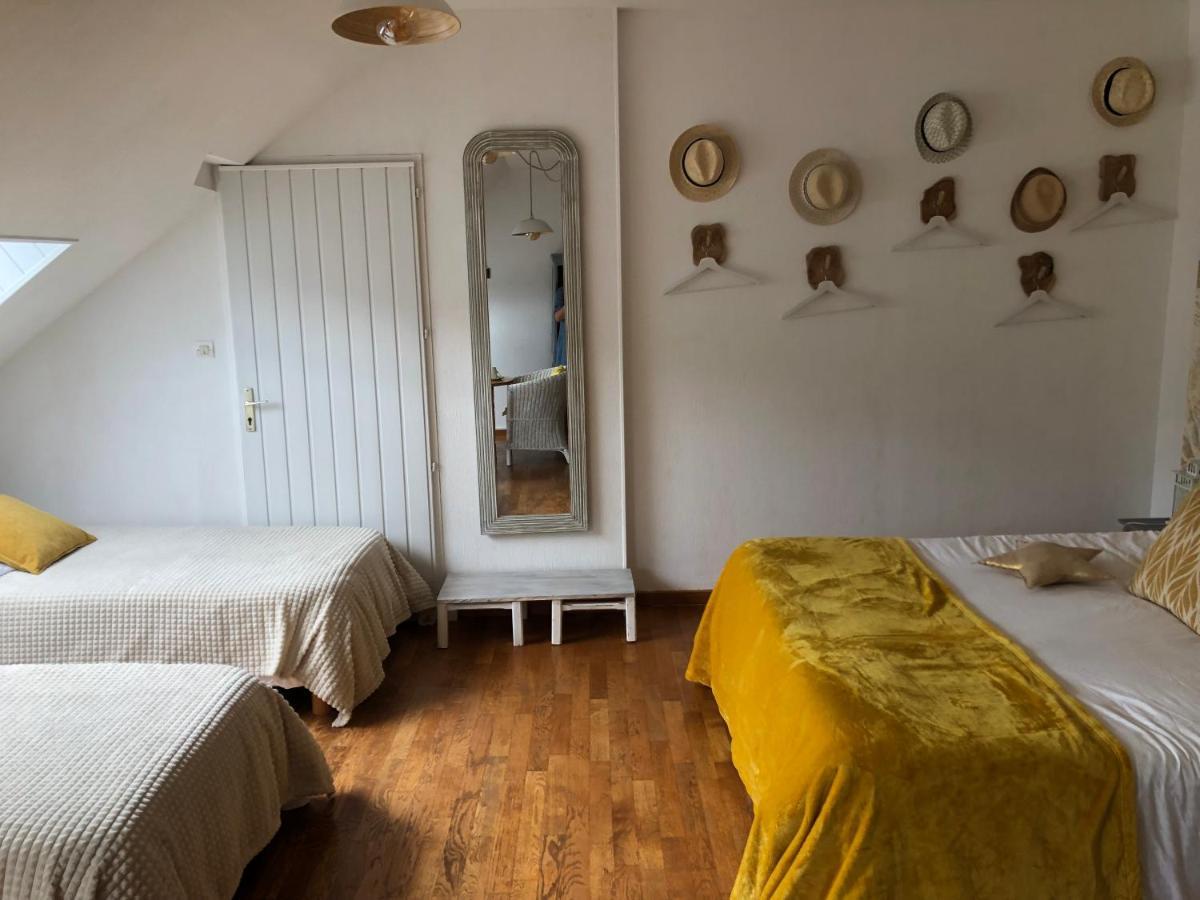 Grande Chambre Familiale Jaune Tout Bonnement Bien Putot-en-Auge Bagian luar foto