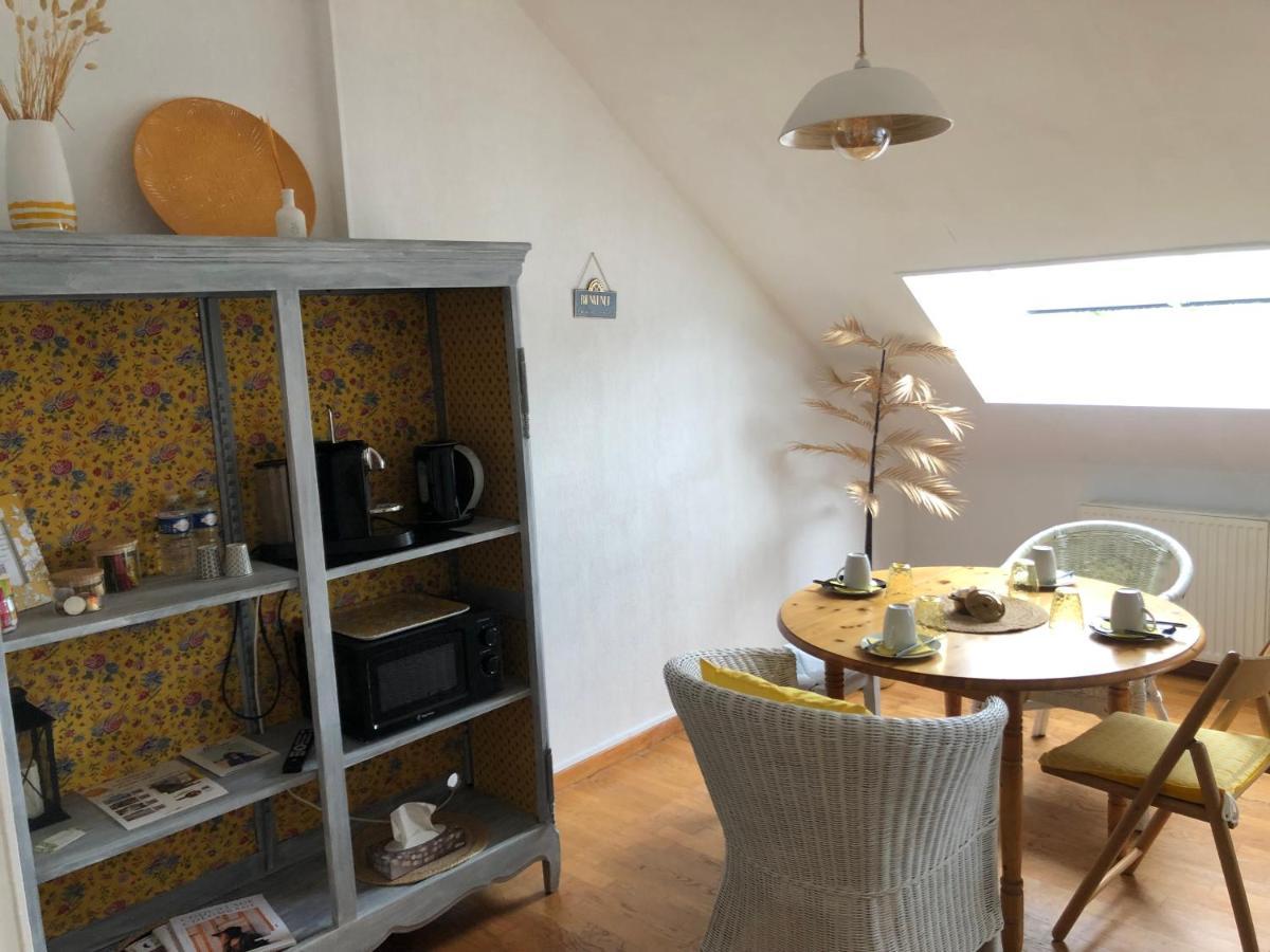 Grande Chambre Familiale Jaune Tout Bonnement Bien Putot-en-Auge Bagian luar foto
